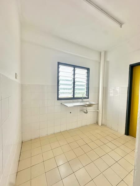 Flat for Sale at Bandar Tasik Selatan (Low Cost) - Azri Zabidin - Kitchen - PropertyGuru.com.my