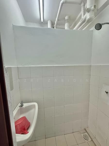 Flat for Sale at Bandar Tasik Selatan (Low Cost) - Azri Zabidin - Bathroom - PropertyGuru.com.my