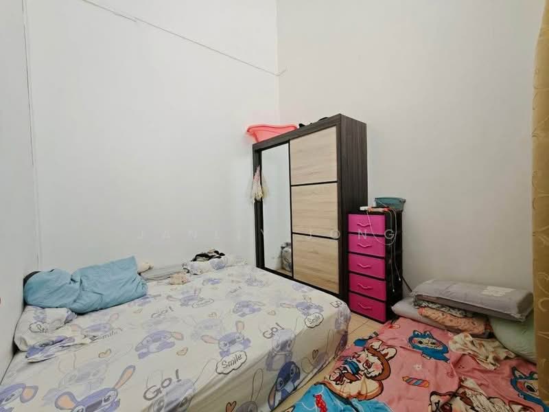 Rumah Teres 1 Tingkat untuk Dijual di Taman Universiti (Skudai) - Janlly Jong - Bedroom - PropertyGuru.com.my