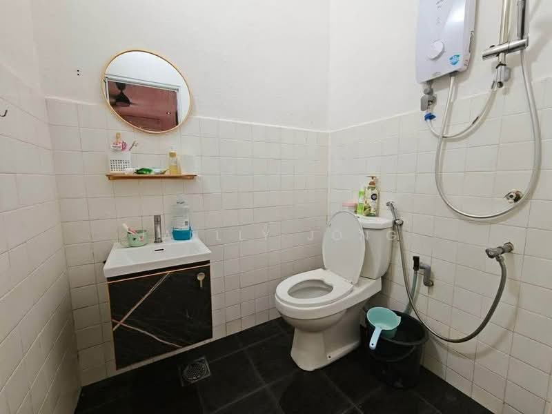 Rumah Teres 1 Tingkat untuk Dijual di Taman Universiti (Skudai) - Janlly Jong - Bathroom - PropertyGuru.com.my