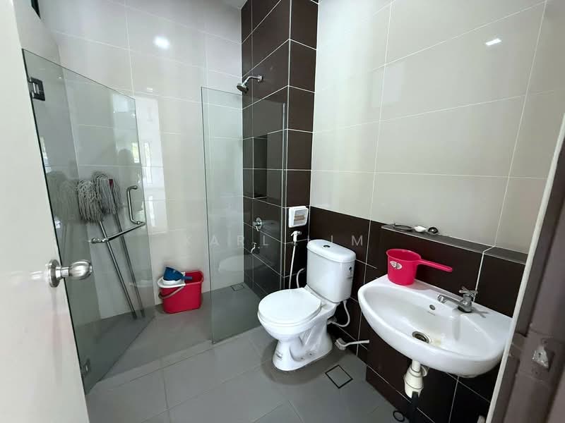 Rumah Kluster untuk Dijual di Taman Adda Heights (Tebrau) - Karl Lim - Bathroom - PropertyGuru.com.my