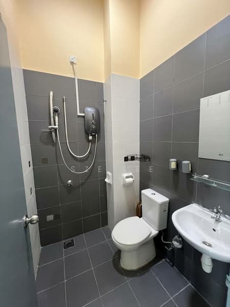 2.5-storey Terraced House for Sale in Bandar Seri Alam (Masai) - Sze Lee - Bathroom - PropertyGuru.com.my