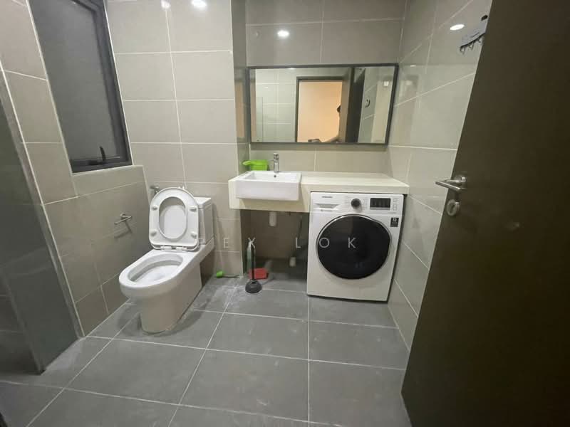 Servis Apartment untuk Disewa di Seventeen Mall & Residences (Biji Living) - Rex Lok - Bathroom - PropertyGuru.com.my