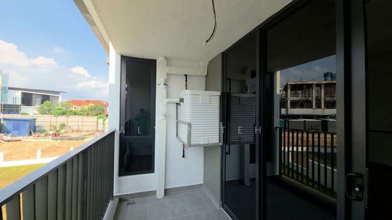 Rumah Berkembar untuk Disewa di Bandar Kinrara (Selangor) - Alvin Teh - Balcony - PropertyGuru.com.my