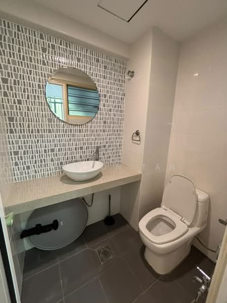 Kondominium untuk Dijual di Faber Ria - Wilson Tan - Bathroom - PropertyGuru.com.my