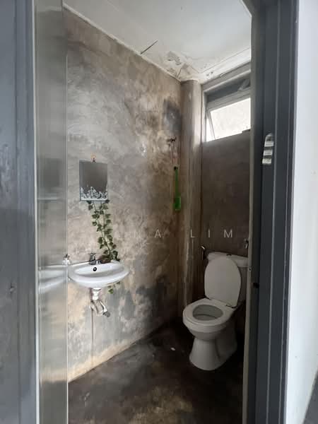 Kilang untuk Disewa di Sungai Buloh (Selangor) - Ciana Lim - Bathroom - PropertyGuru.com.my