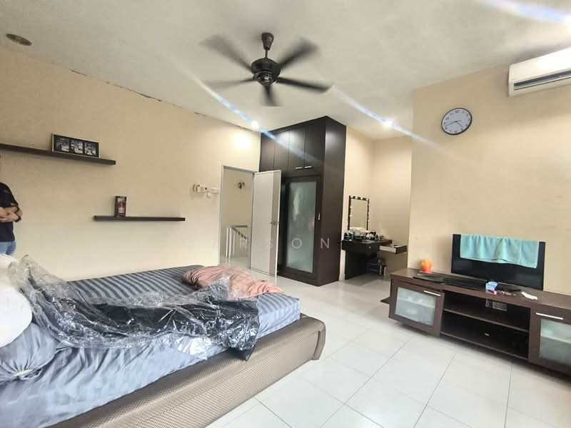 2-storey Terraced House for Sale in Taman Bestari Indah (Ulu Tiram) - Carson . - Bedroom - PropertyGuru.com.my