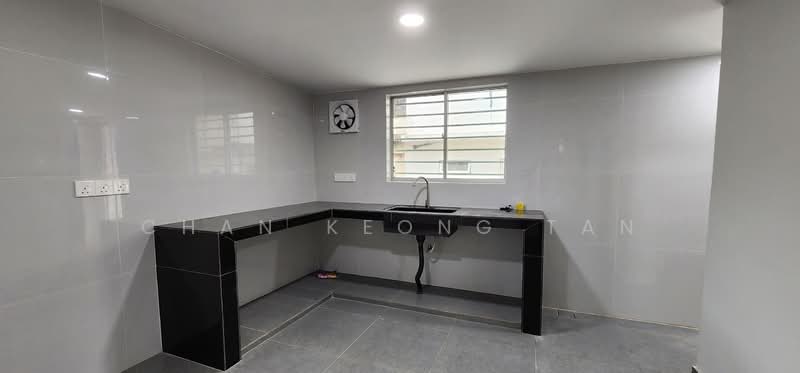 Terraced House for Rent in Taman Selayang Utama (Selayang) - Chan Keong Tan - Kitchen - PropertyGuru.com.my