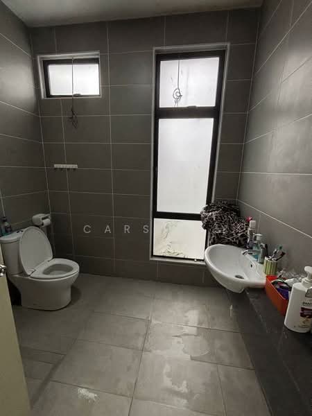 Semi-Detached House for Sale in Bandar Cemerlang (Ulu Tiram) - Carson . - Bathroom - PropertyGuru.com.my