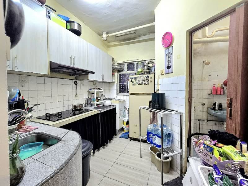 Pangsapuri untuk Dijual di The Astaria - Azli Ibrahim - Kitchen - PropertyGuru.com.my