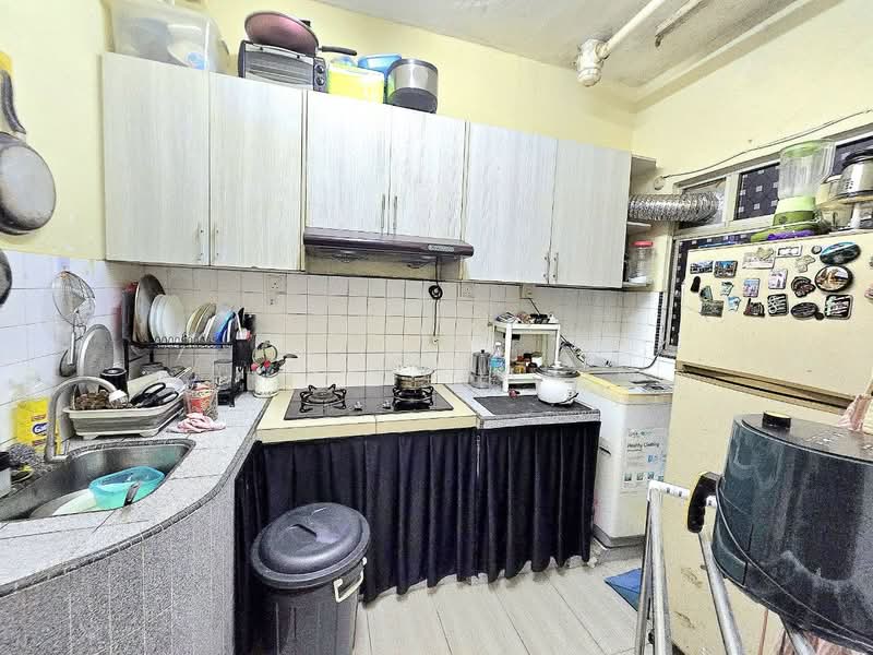 Pangsapuri untuk Dijual di The Astaria - Azli Ibrahim - Kitchen - PropertyGuru.com.my