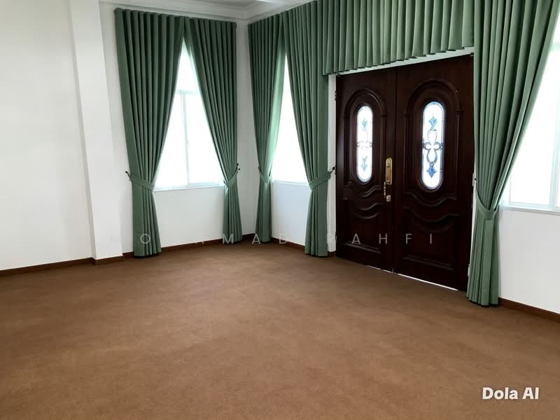 Rumah Banglo untuk Dijual di Taman Bukit Kempas (Tampoi) - Mohamad Rahfi - Entrance - PropertyGuru.com.my