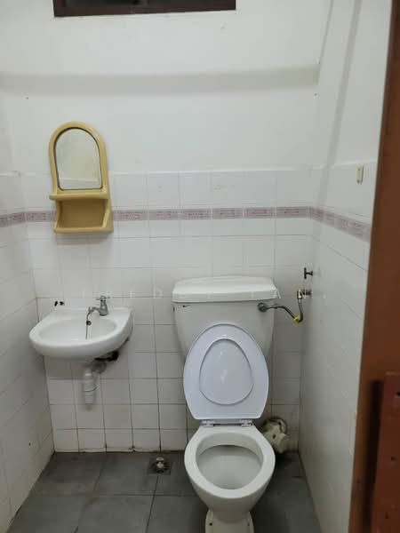 Pangsapuri untuk Dijual di Taman Jubilee Phase 5 - Freddy Tan - Bathroom - PropertyGuru.com.my