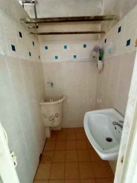 Flat for Sale at Green Garden - Danny Lim - Bathroom - PropertyGuru.com.my