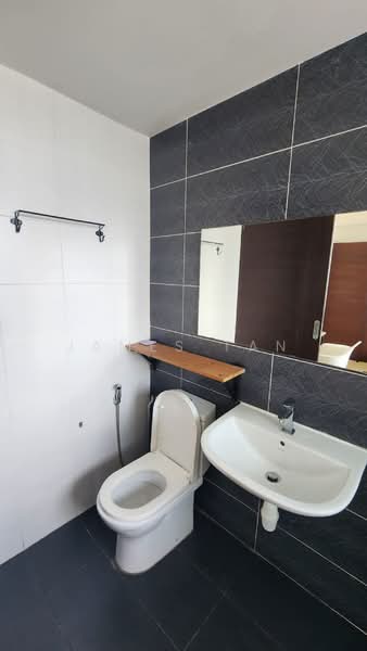 Service Residence for Sale at V@SUMMERPLACE - James Tan - Bathroom - PropertyGuru.com.my