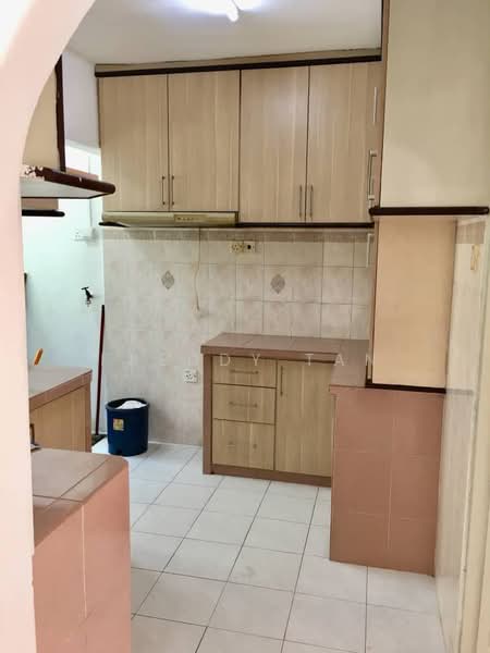 Pangsapuri untuk Dijual di Taman Pekaka Block 33 - Freddy Tan - Kitchen - PropertyGuru.com.my