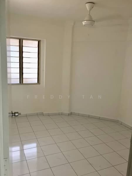 Pangsapuri untuk Dijual di Taman Pekaka Block 33 - Freddy Tan - Interior - PropertyGuru.com.my