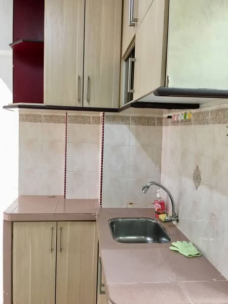 Pangsapuri untuk Dijual di Taman Pekaka Block 33 - Freddy Tan - Kitchen - PropertyGuru.com.my