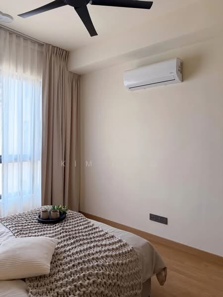 Servis Apartment untuk Disewa di The Era @ Duta North - Kim Ling - Master Bedroom - PropertyGuru.com.my