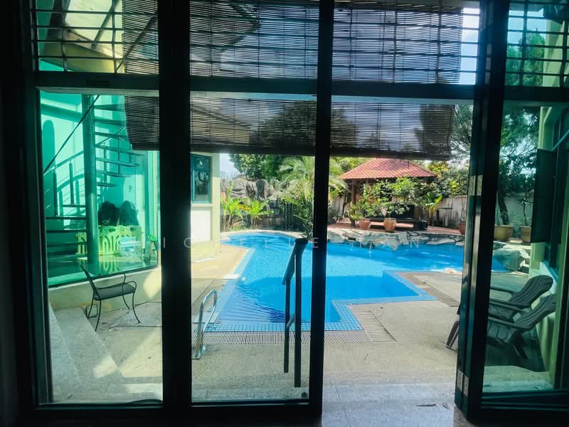 Rumah Banglo untuk Dijual di Kampung Datuk Keramat (Keramat) - Michelle Tan - Pool - PropertyGuru.com.my