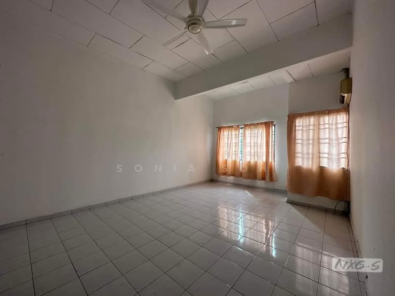 Rumah Teres 2 Tingkat untuk Dijual di Taman Sri Gadong (Klang) - Sonia Soh - Living Room - PropertyGuru.com.my
