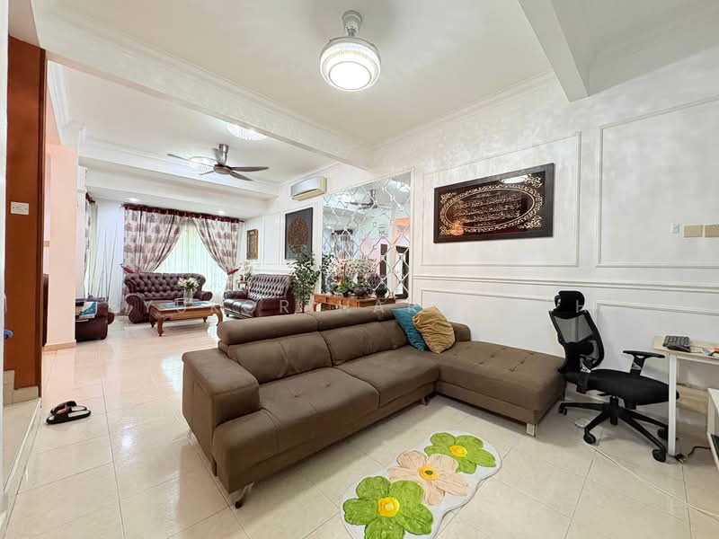 2-storey Terraced House for Sale in Shah Alam (Selangor) - Syukor Hartanah - Living Room - PropertyGuru.com.my
