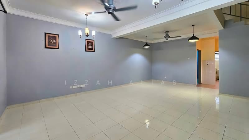 Rumah Teres 2 Tingkat untuk Dijual di Saujana Utama (Selangor) - Izzah Alias - Living Room - PropertyGuru.com.my