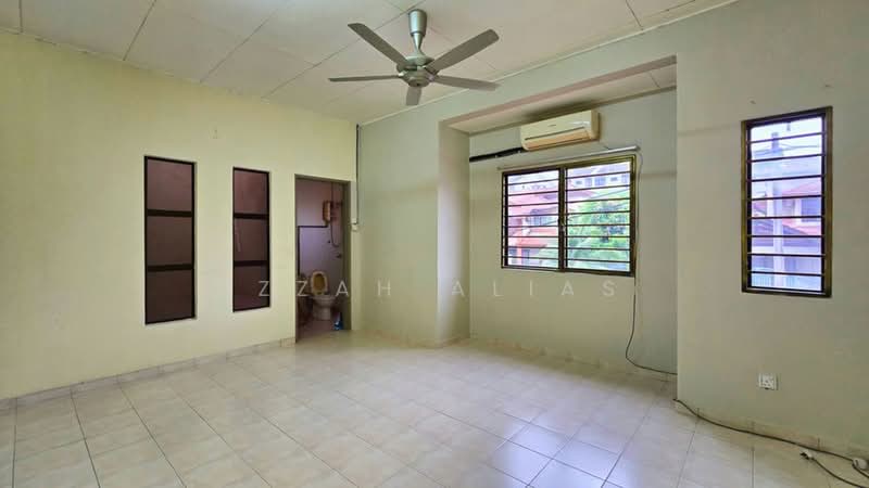 Rumah Teres 2 Tingkat untuk Dijual di Saujana Utama (Selangor) - Izzah Alias - PropertyGuru.com.my
