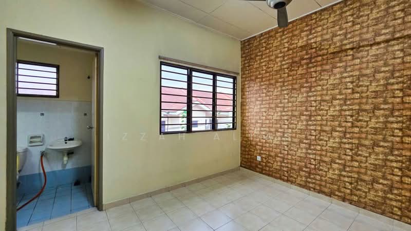 Rumah Teres 2 Tingkat untuk Dijual di Saujana Utama (Selangor) - Izzah Alias - PropertyGuru.com.my