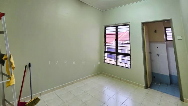 Rumah Teres 2 Tingkat untuk Dijual di Saujana Utama (Selangor) - Izzah Alias - PropertyGuru.com.my