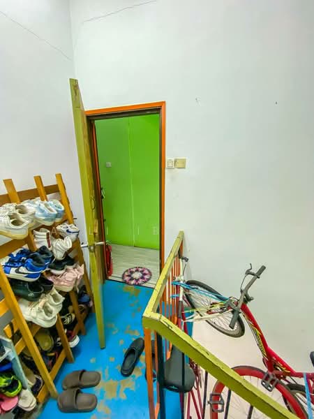 Kedai / Pejabat untuk Dijual di Taman Maju Jaya (Ampang) - Azli Ibrahim - Entrance - PropertyGuru.com.my