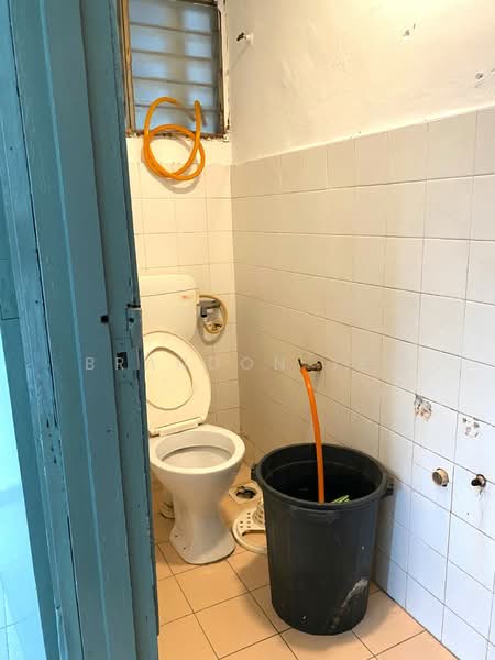 Rumah Flat untuk Dijual di Desa Serdang - Brandon Yee - Bathroom - PropertyGuru.com.my