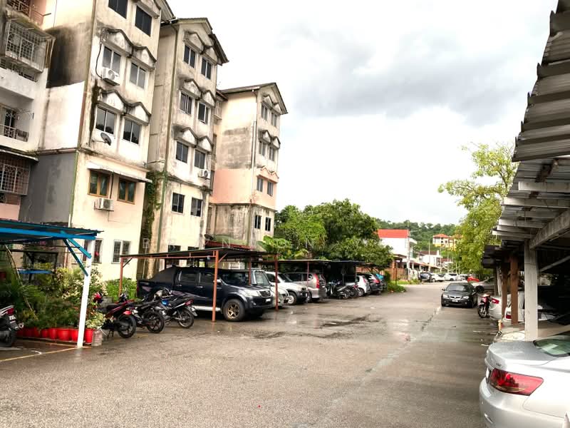 Rumah Flat untuk Dijual di Desa Serdang - Brandon Yee - Exterior - PropertyGuru.com.my