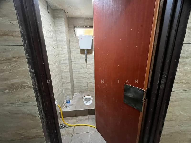Kilang untuk Disewa di Seksyen 10 (Bangi) - Deckson Tan - Bathroom - PropertyGuru.com.my