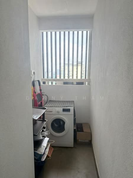 Servis Apartment untuk Disewa di Avara - DANNY THAM - Balcony - PropertyGuru.com.my