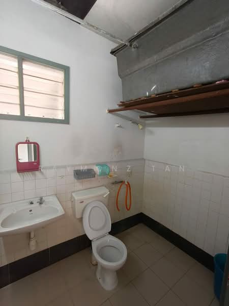 Flat for Rent at Happy Garden Flat - Raymonz Tan - Bathroom - PropertyGuru.com.my
