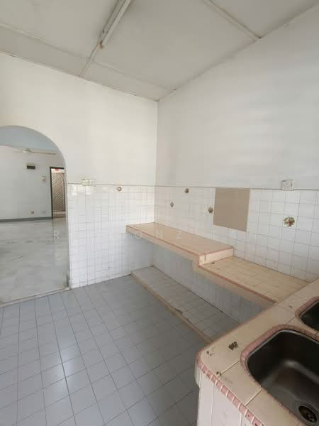Flat for Rent at Happy Garden Flat - Raymonz Tan - Kitchen - PropertyGuru.com.my