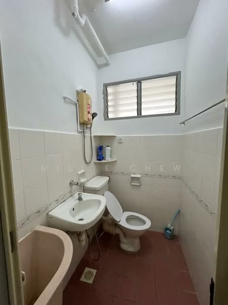 Pangsapuri untuk Dijual di Gambier Heights - Millie Chew - Bathroom - PropertyGuru.com.my