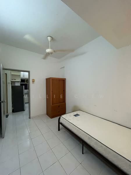 Pangsapuri untuk Dijual di Gambier Heights - Millie Chew - Bedroom - PropertyGuru.com.my