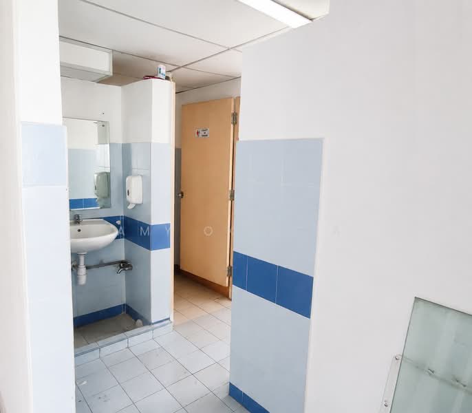 Shop / Office for Rent in Dataran Prima (Petaling Jaya) - Amy Oktavia - Bathroom - PropertyGuru.com.my