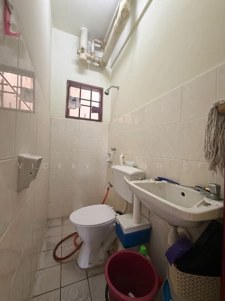 Kondominium untuk Dijual di Pandan Court - Vickky Wong CF - Bathroom - PropertyGuru.com.my