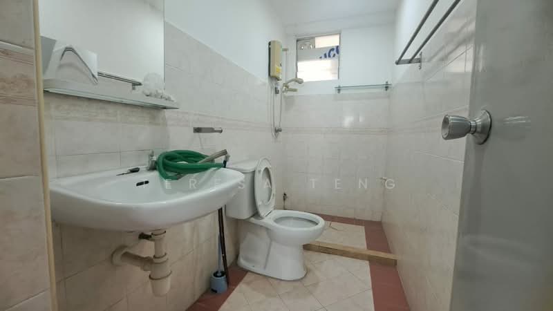 Pangsapuri untuk Disewa di Pelangi Heights - Teresa Teng - Bathroom - PropertyGuru.com.my
