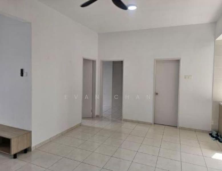 Pangsapuri untuk Disewa di Seri Topaz - Evan Chan - Living Room - PropertyGuru.com.my