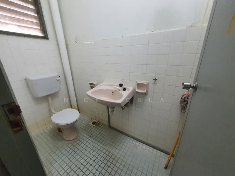 Rumah Teres untuk Dijual di Taman Jasmin (Kajang) - Nicky Chua - Bathroom - PropertyGuru.com.my