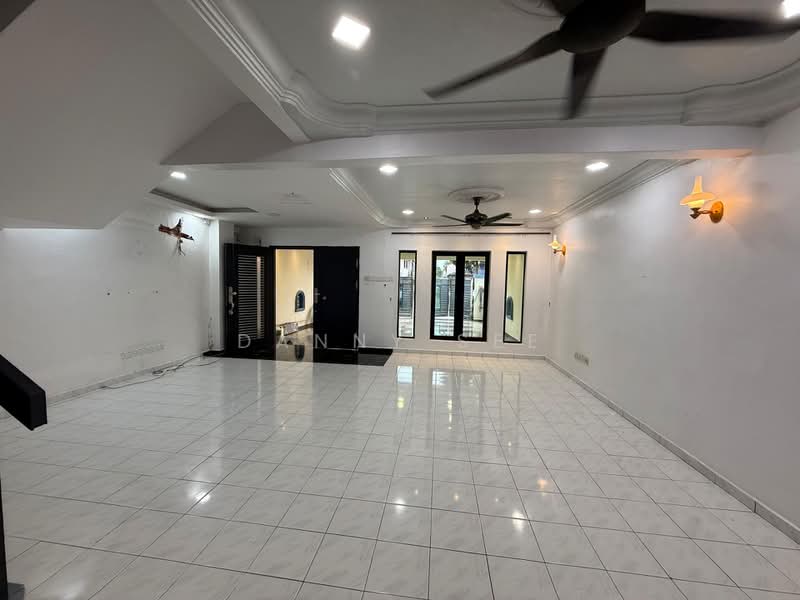 2-storey Terraced House for Sale in Bandar Indahpura (Kulai) - Danny See - Living Room - PropertyGuru.com.my