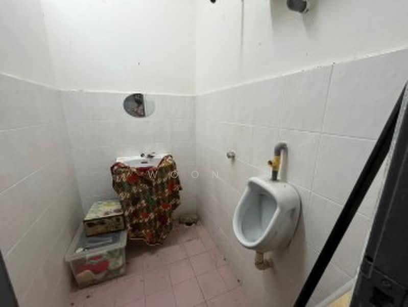 Office for Rent in Bukit Katil (Melaka) - Woon . - Bathroom - PropertyGuru.com.my