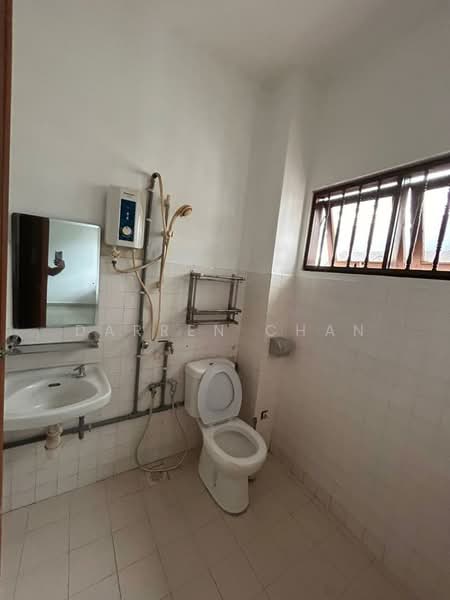 Rumah Teres untuk Disewa di Bandar Sungai Long (Selangor) - Darren Chan - Bathroom - PropertyGuru.com.my