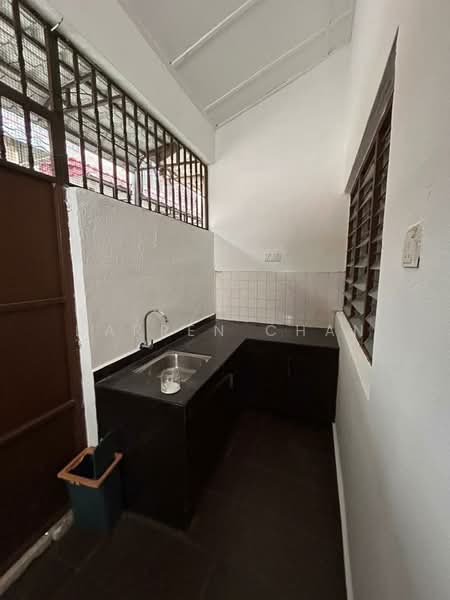 Rumah Teres untuk Disewa di Bandar Sungai Long (Selangor) - Darren Chan - Kitchen - PropertyGuru.com.my