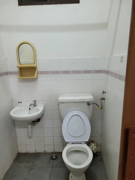 Pangsapuri untuk Dijual di Taman Jubilee Phase 5 - Jeff Ooi - Bathroom - PropertyGuru.com.my