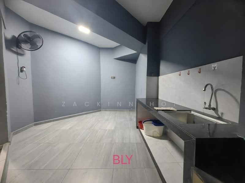 Kondominium untuk Disewa di Regency Condominium - Zackinn Hoi - Kitchen - PropertyGuru.com.my